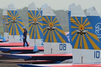 "Hiệp sĩ Nga" là đội bay chuyên nghiệp do Không quân Nga thành lập nhằm tập luyện và thực hiện các màn bay trình diễn phục vụ các buổi lễ quốc gia hoặc tham gia những triển lãm quốc tế để quảng bá hình ảnh Không quân Nga.